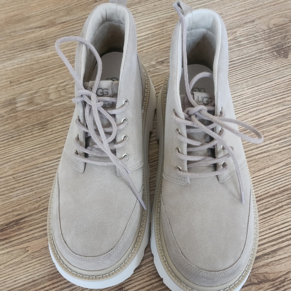 Size 11 UGG Men\'s Chukka Lug For  Boots in Tan